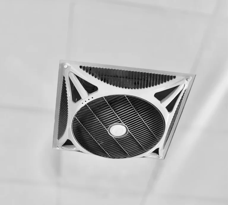 Ventilador para techo con control remoto.