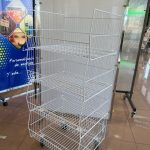 EXPOSITOR 4 CESTAS APILABLES C/RUEDAS BLANCO