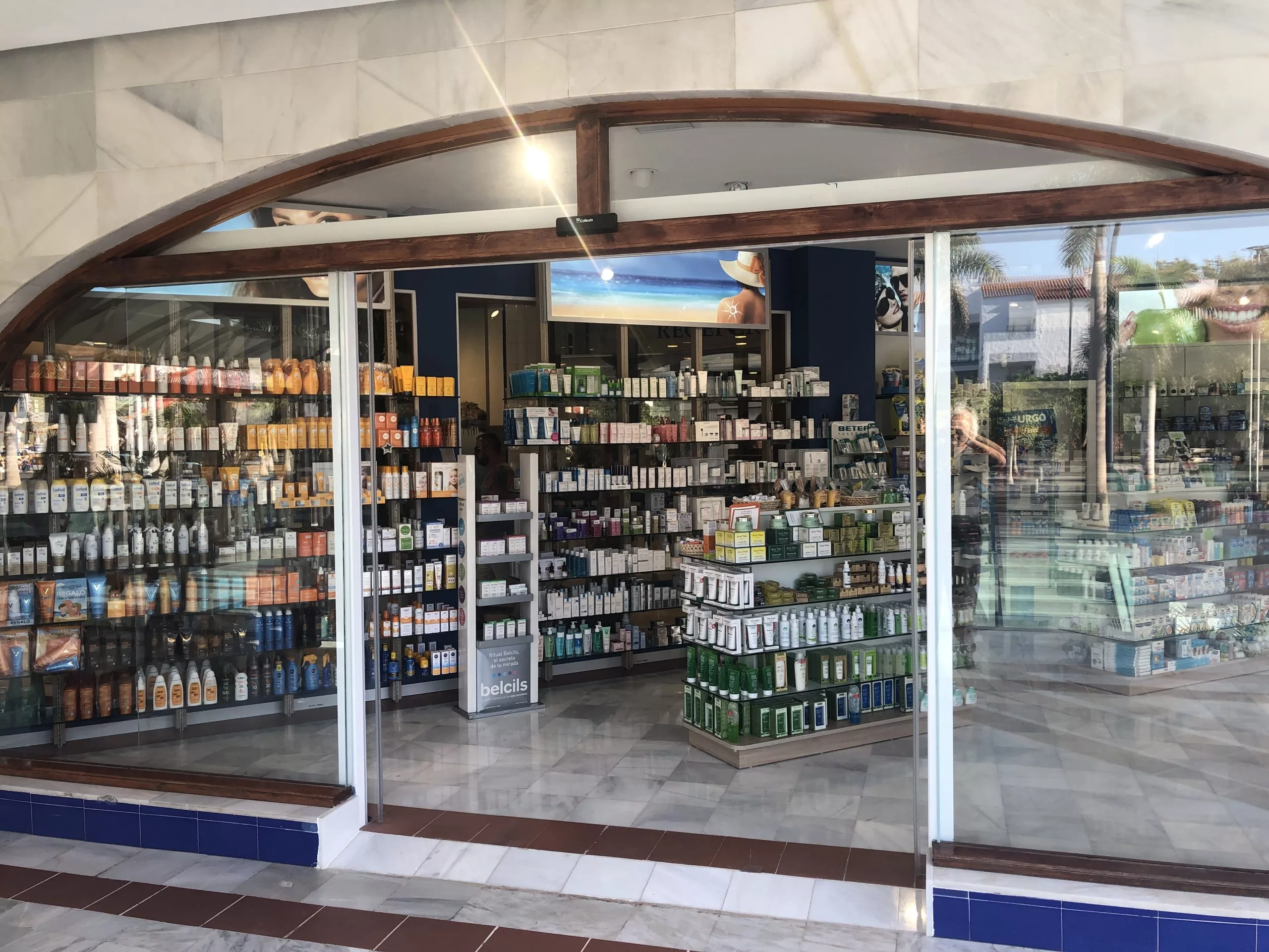 Mobiliario parafarmacia farmacia