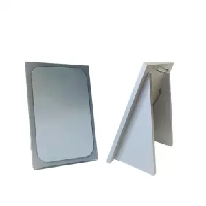 Expositor espejo calzado sobre madera