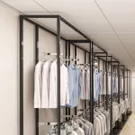 Pared con estantería Modular SQ negro con barras colgadoras