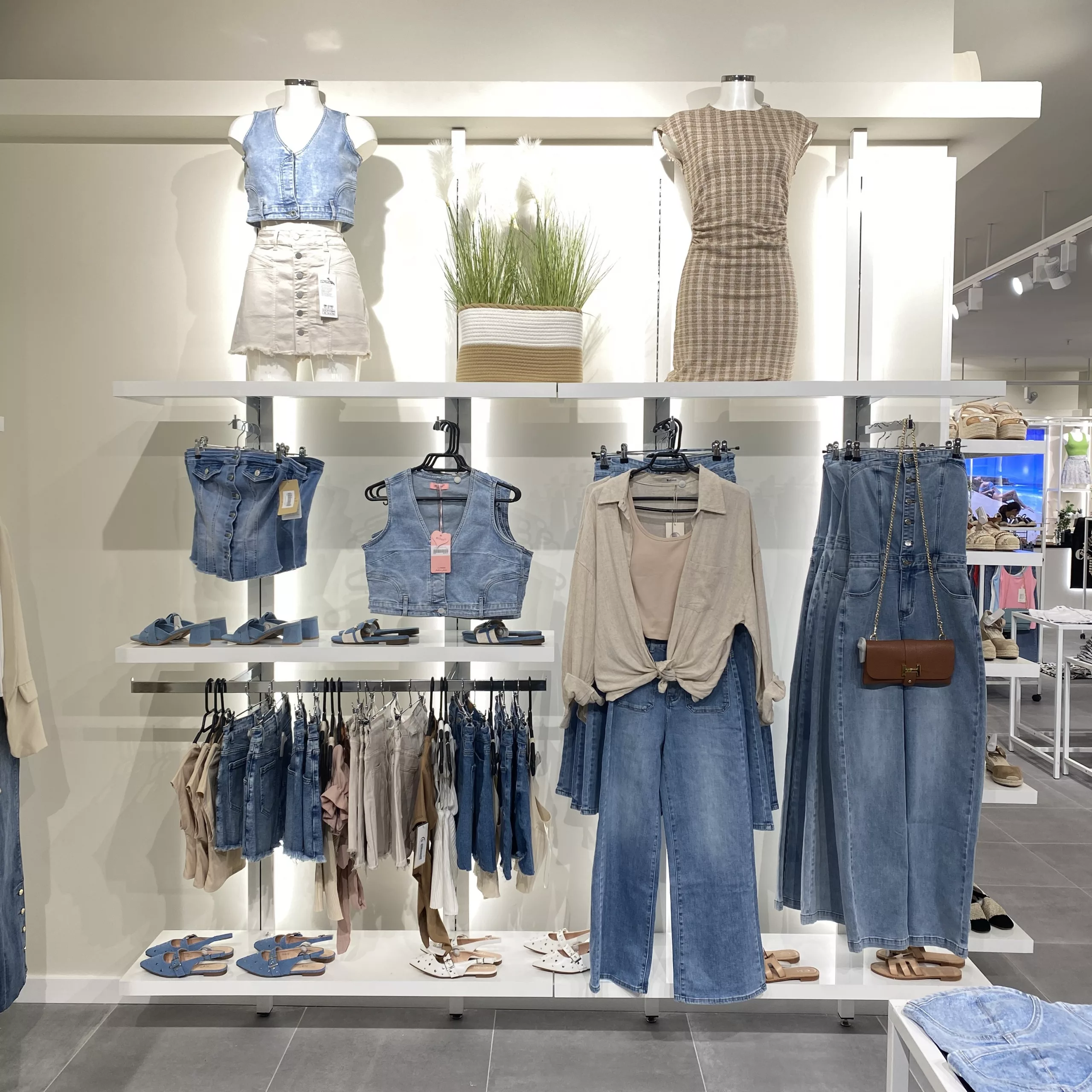 Estantería Columna cremallera libre a pared (5)