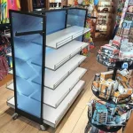 Góndola con estantes y barandilla